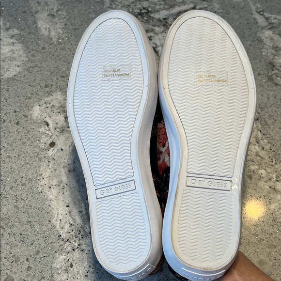 NWOB GUESS Women's Navy and Pink Floral Sneakers - Picture 7 of 10